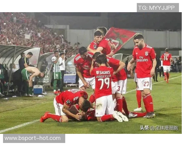 世界杯波尔图大胜本菲卡争议判罚引发全场热议与激情瞬间