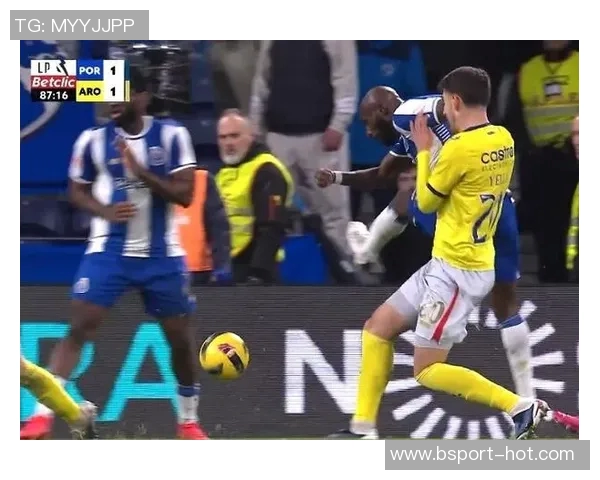 世界杯波尔图大胜本菲卡争议判罚引发全场热议与激情瞬间